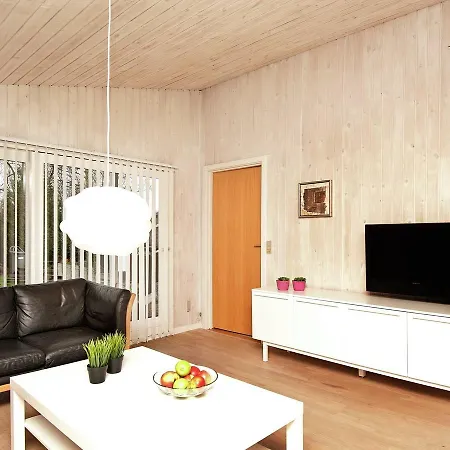 Three-bedroom Holiday In Farvang 9 *
