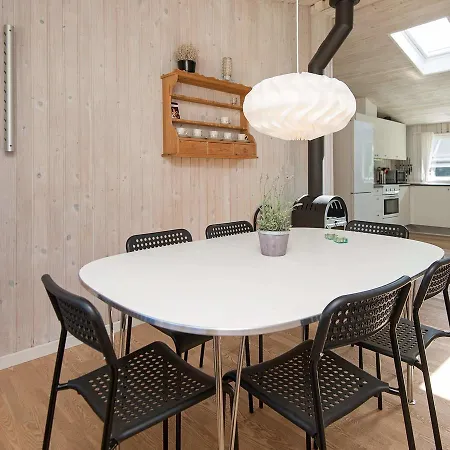Three-bedroom Holiday In Farvang 9 *
