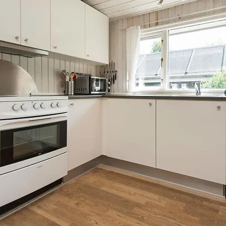 Three-bedroom Holiday In Farvang 9